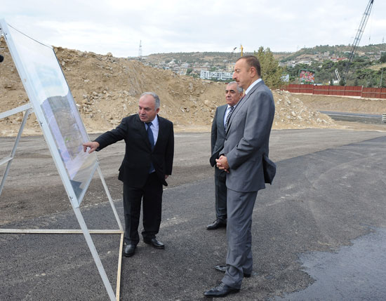 President Ilham Aliyev examines construction progress in 2-4 km section of Baku-Alat highway (PHOTO)